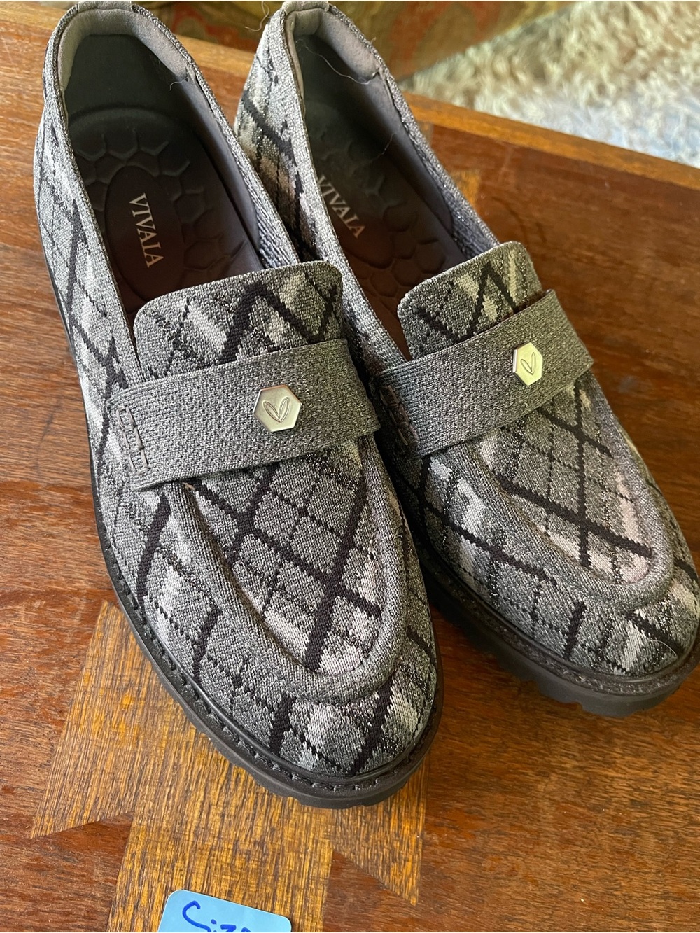 Vivaia women’s round toe Gray Knit Slip-On Loafers never worn